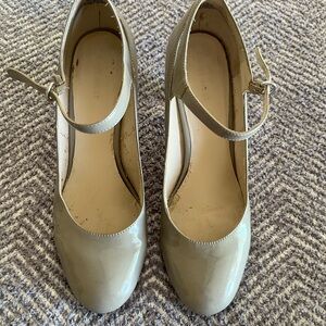 Nine West light taupe Mary Jane Heels